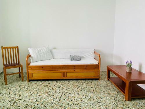 Central Traditional Cycladic House With Garden