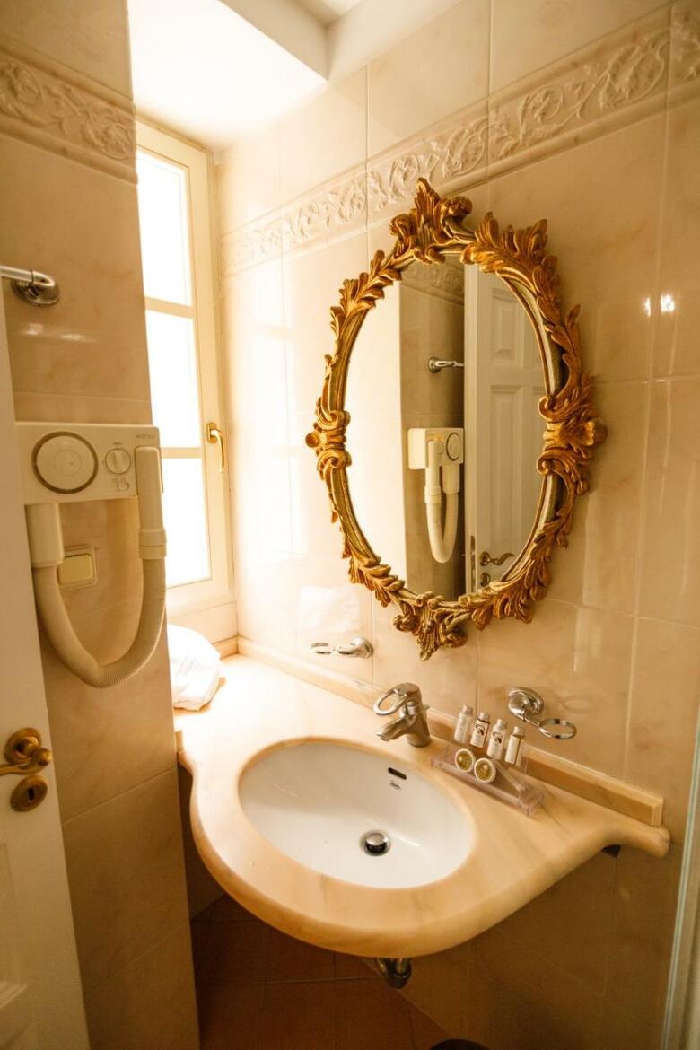 Konstantinos Palaiologos Hotel