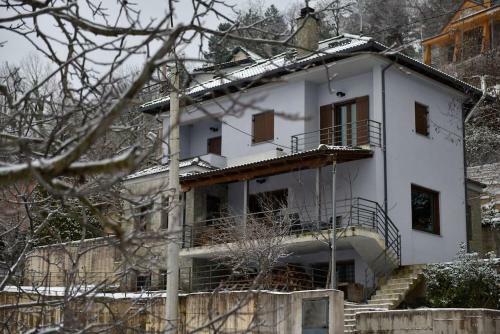 Villa Peukofyto Mountain Retreat