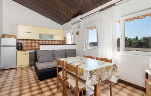 Awesome Apartment In Stara Novalja With 2 Bedrooms