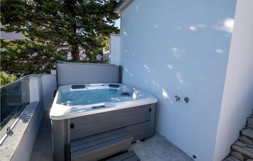 Amazing Apartment In Ribarica With 2 Bedrooms
