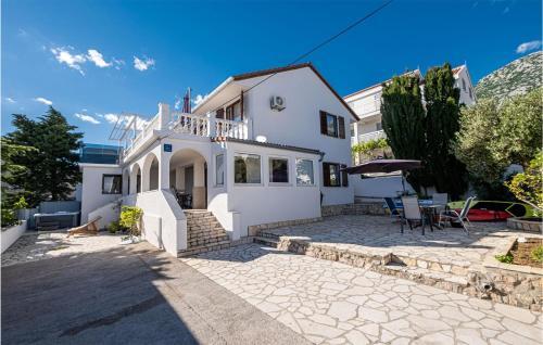 Amazing Apartment In Ribarica With 2 Bedrooms