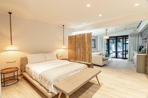 Hotel F & S Lounge Suites