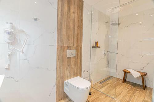 Hotel F & S Lounge Suites