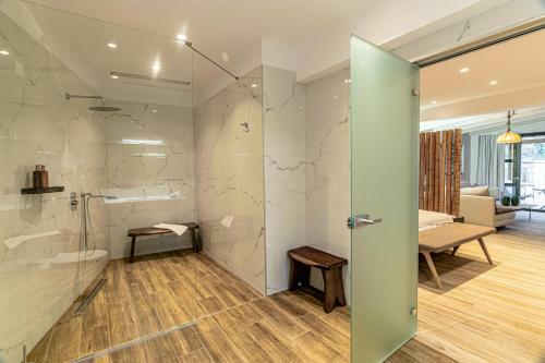 Hotel F & S Lounge Suites