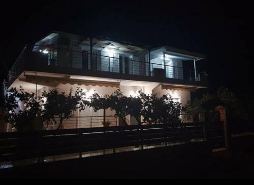 Apartment With 2 Bedrooms In Ammoudia