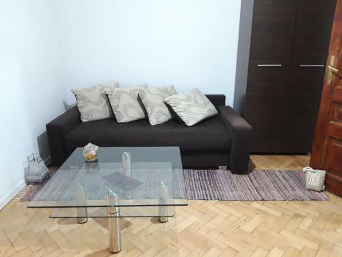 Newly Refurbished Apartment With Patio