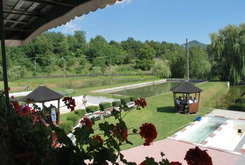 Hostal Pensiunea Lacurile Pastravilor