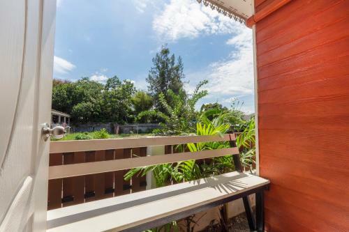 Hotel Vaccinated Staff - Oyo 1166 Train Way Resort