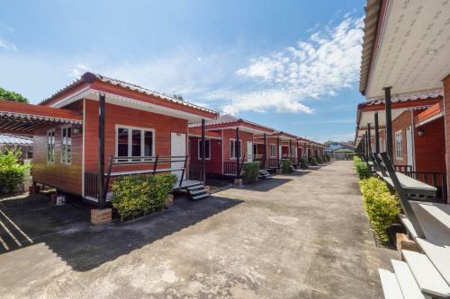 Hotel Vaccinated Staff - Oyo 1166 Train Way Resort