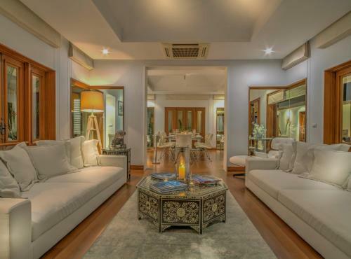Hotel Villa Macaque And Villa Languor