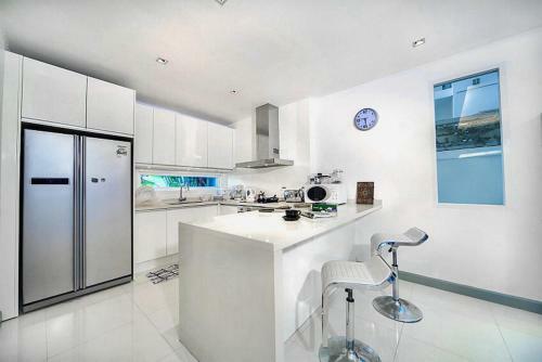 Walk 700m To Kamala Beach Comfortable And Spacious Two-story Villa