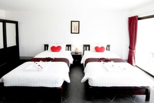 Hotel Deng's Kamala Beach Guesthouse
