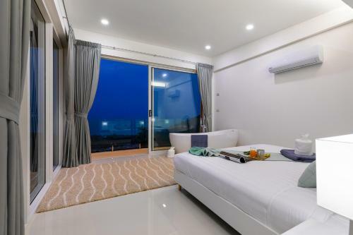 Emerald Villa 3 Br Sea Views