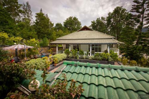 Private Poolvilla Mit Wasserfall