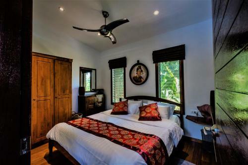 Stunning Villa With Ocean Views And Free Car