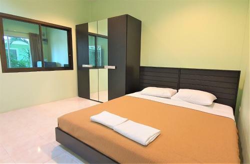 Hotel Chalong Stay Well By Palai Seafood