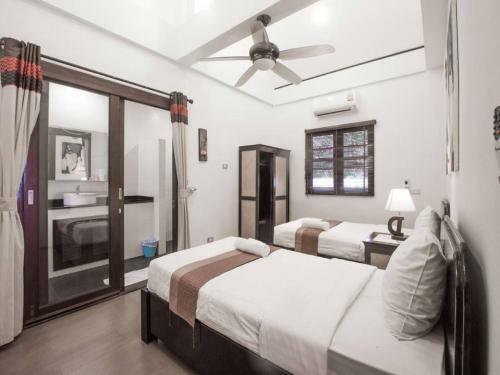 3 Bedroom Seafront Villa Island View