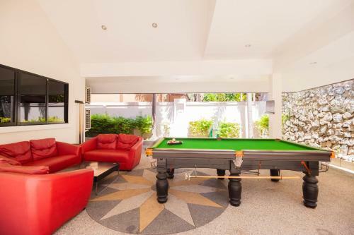 Luxury Pool Villa 4 Br 900m Beach 1.5 Km Downtown
