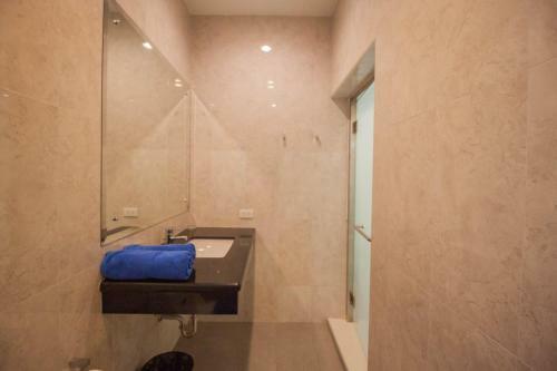 Luxury Pool Villa 4 Br 900m Beach 1.5 Km Downtown