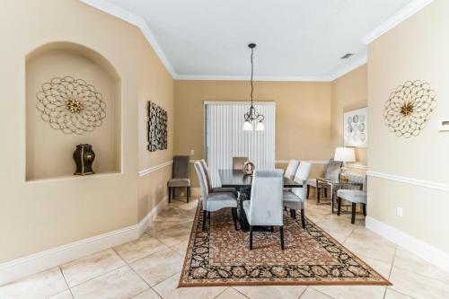 Luxury Green Overlook