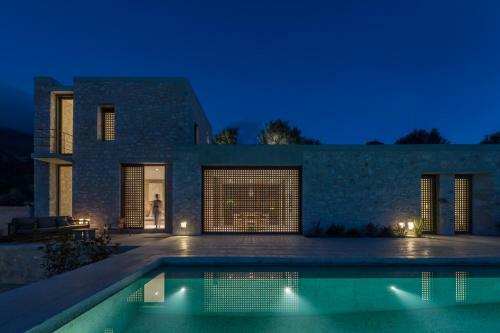 Monolithoi Villas