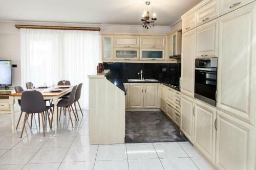 Apartamento Elegant & Spacious Apt. W/ Sea View!