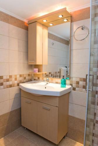 Lianos Apartments Business Class A