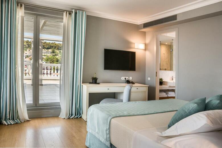 Aenos Hotel