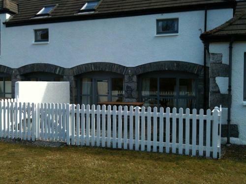 Douglas Fir Cottage-uk37537