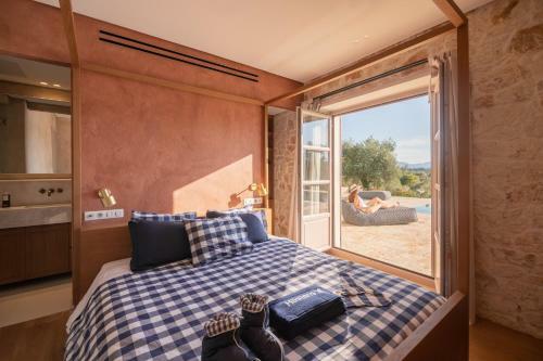 Eclectic And Secluded Estate, Villa Aegis