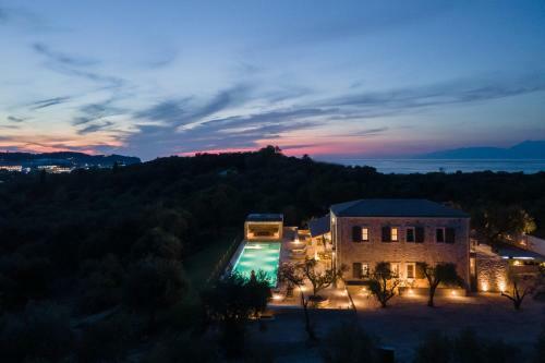 Eclectic And Secluded Estate, Villa Aegis