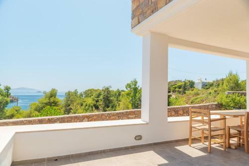 Blue Vista Triple Apartment