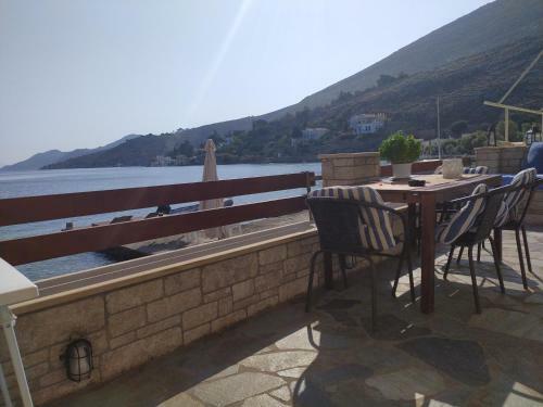 Symi . Villa Calme (Sur La Mer).