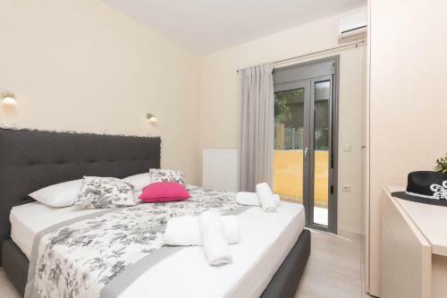 Louloudis Pool Villa