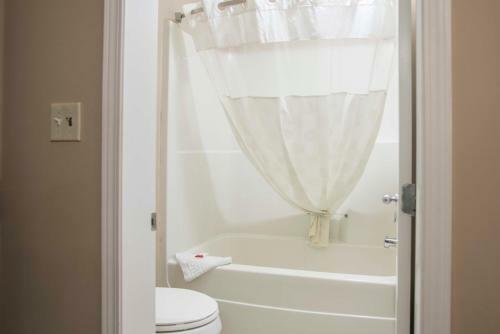 Hotel Ramada Limited 100 Mile House - Standard Cb