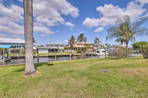 Canalfront Family Home With Boat Dock And Games!