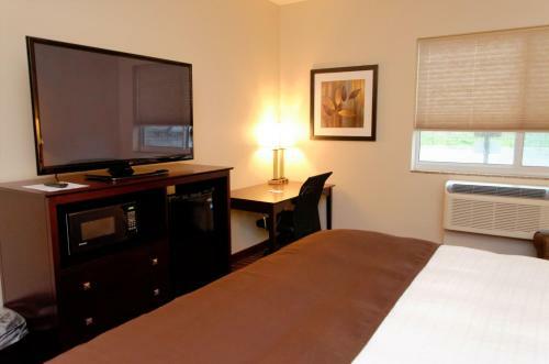 Hotel Boulders Inn & Suites