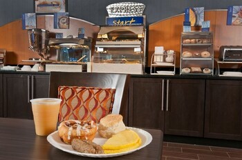 Holiday Inn Express Hotel And Suites Pearsall