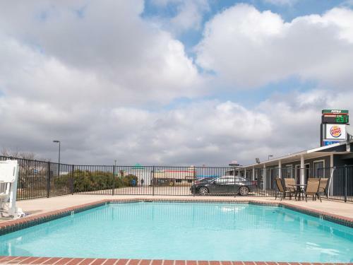 Motel Southern Inn And Suites Pearsall