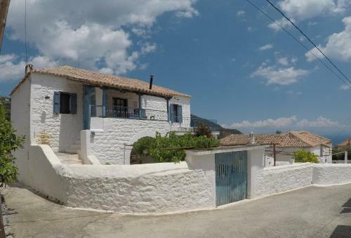 Lovely Traditionnal House With Sea View