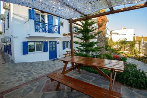Deck2 Syros Premium Apartments