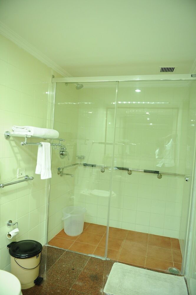 Hotel Breeze Residency