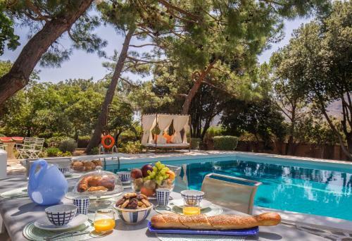 Villa Oasis Lagonisi With Garden And Large Pool