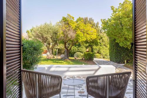 Villa Oasis Lagonisi With Garden And Large Pool