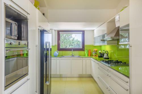 Villa Oasis Lagonisi With Garden And Large Pool