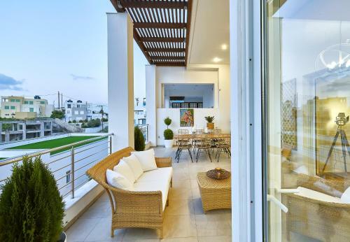 Spacious Mint Luxury Villa Access To Private Beach