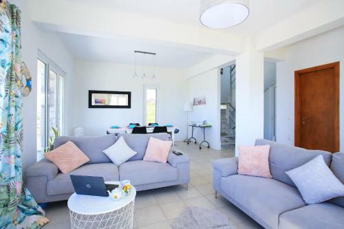 Entire Villa 3 Bdr Seaview Mountain View