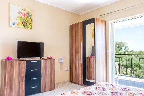 Brunswick Apartments - Pool & Beach