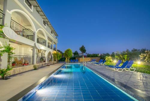 Brunswick Apartments - Pool & Beach